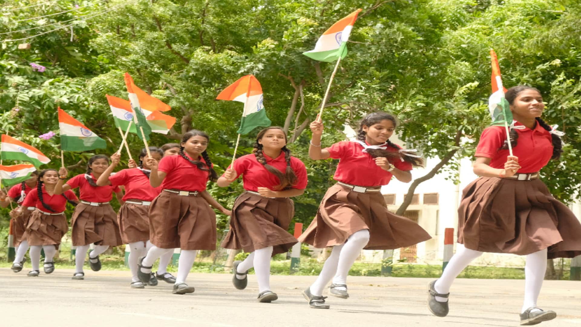 Bike rally from Gorakhpur University under Amar Ujala Maa Tujhe Pranam program