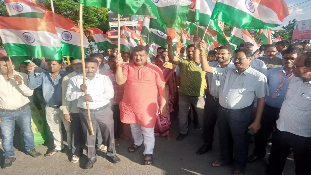 Amrit Mahotsav of Independence People painted in colors of patriotism tricolor yatra