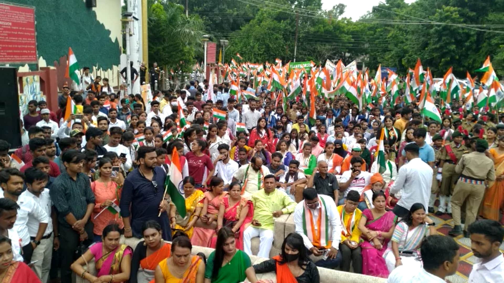 Maa Tujhe Pranam rally mass national anthem in Gorakhpur