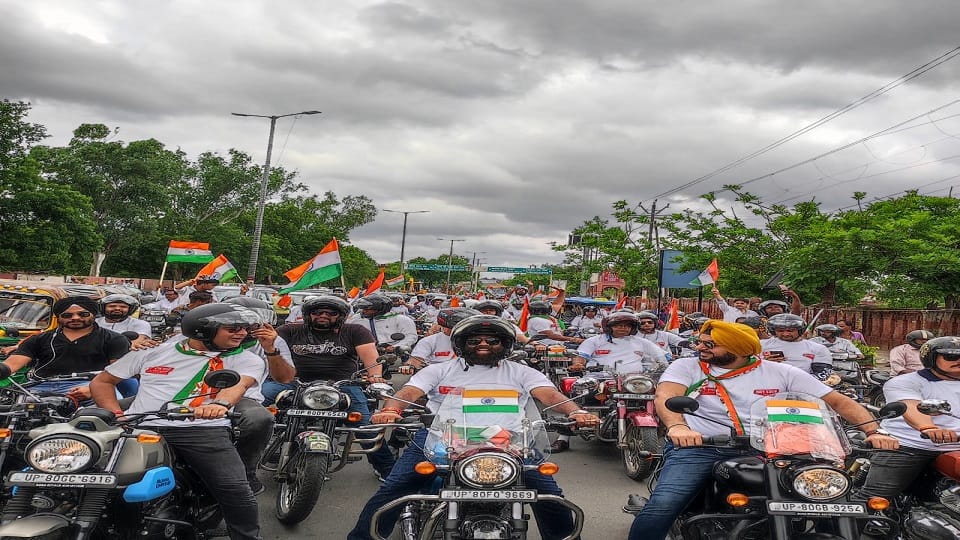 Bike Rally From Agra University Under Amar Ujala Maa Tujhe Pranam Program