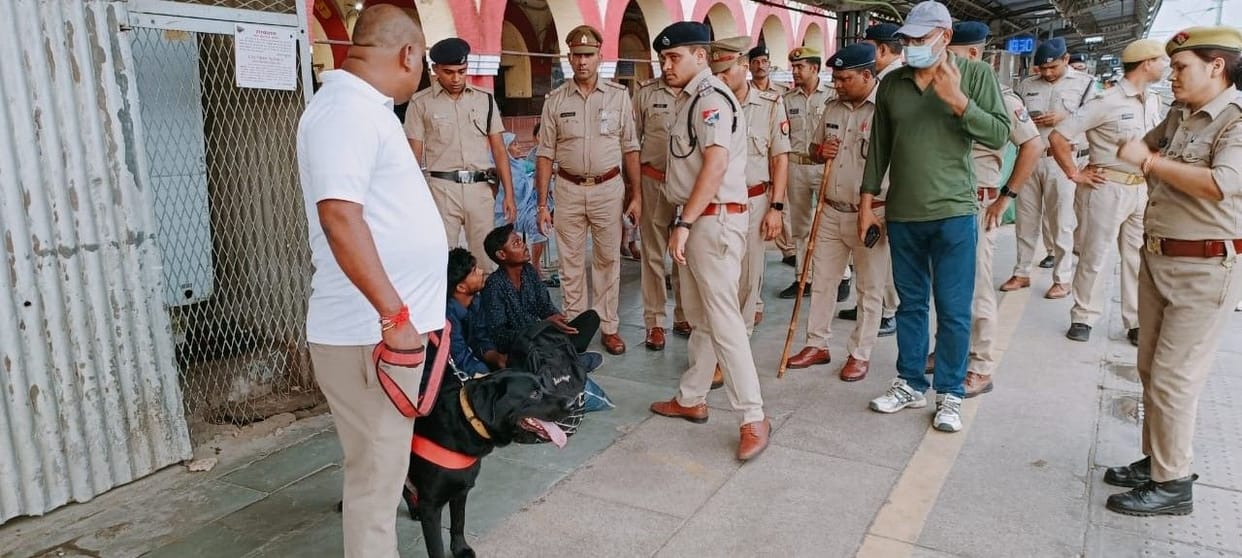 Alertness at railway station