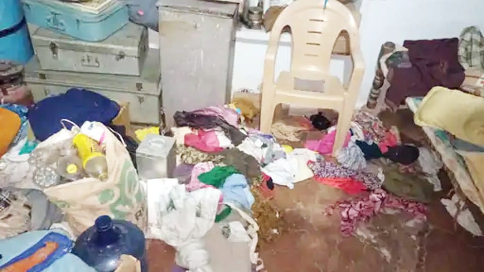 Madhya Pradesh: Robbers entered the house wearing police uniform in Bhind, girl died during the incident