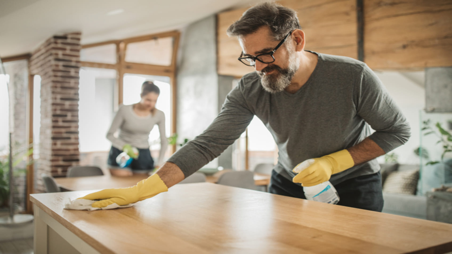 remove stains from wooden table and furniture with these trick