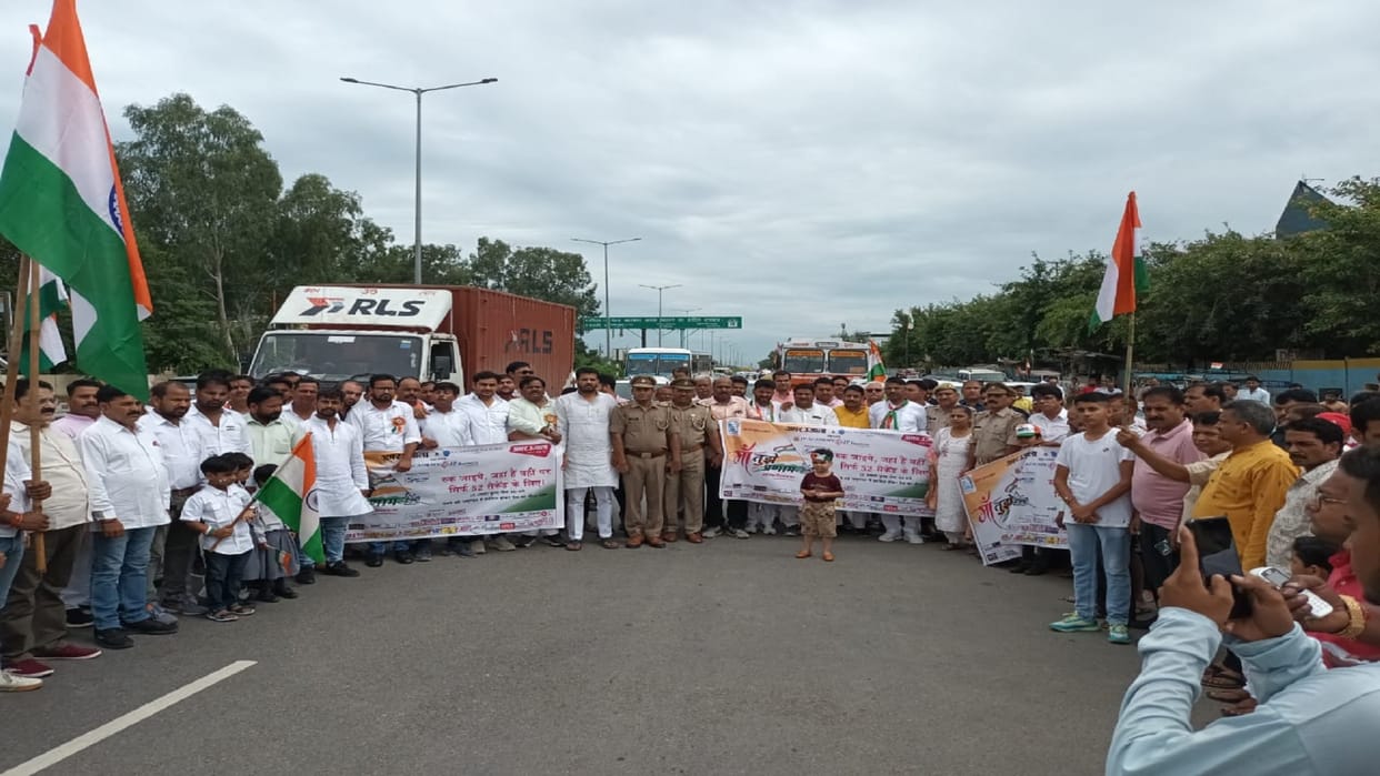 Vehicles stopped on Delhi-Dehradun highway for national anthem