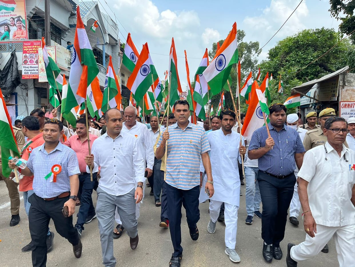 DM came out with the tricolor with the students