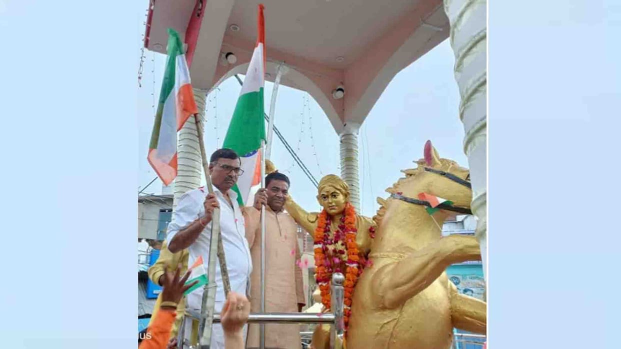 Jalaun: BJP city president hoisted tricolor upside down, viral on social media