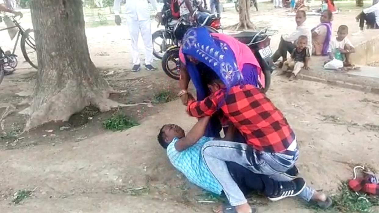 woman used to meet lover on pretext of going temple in Aligarh brother-in-law caught them