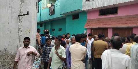 Youth commits suicide by slitting his throat at thaurahara area in Lakhimpur
