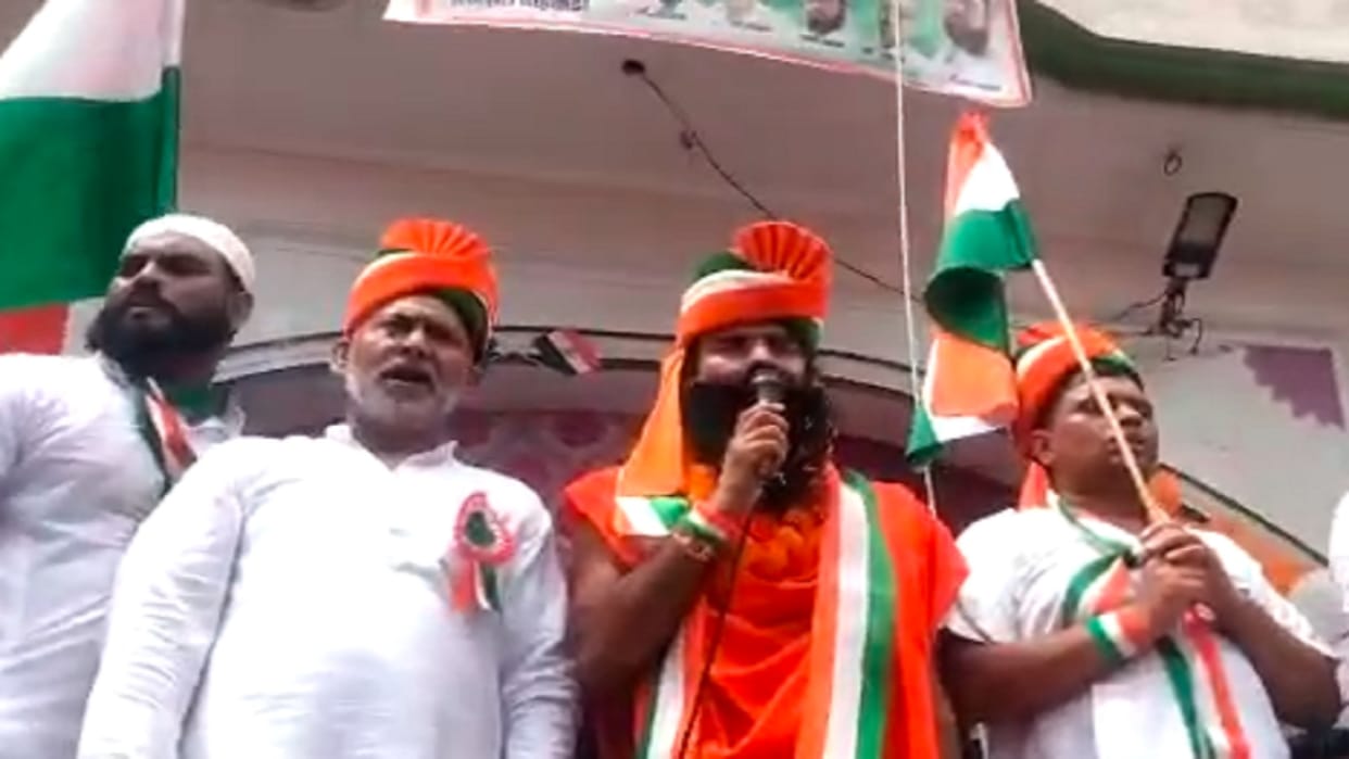 Ramdev hoisted the tricolor in the madrasa on Independence Day