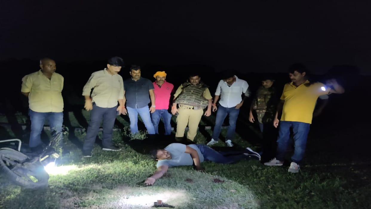 Encounter Police and miscreant encounter, 50 thousand prize gangster got shot