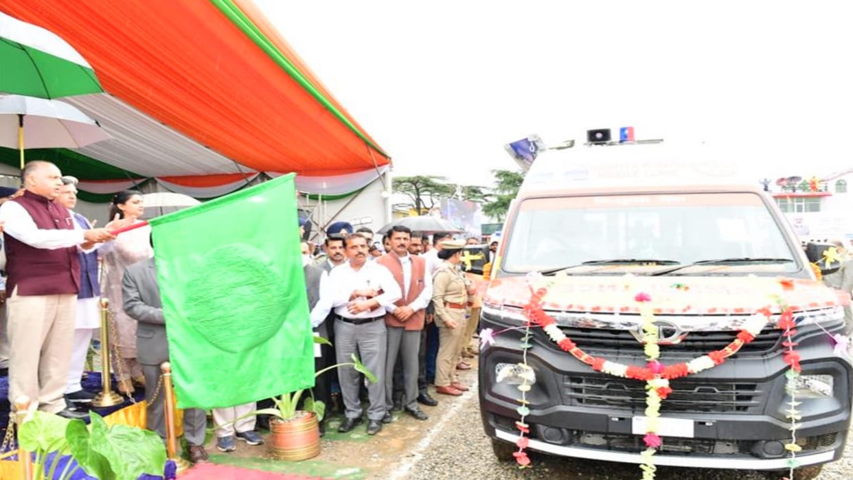 Medical facilities will be available near the house, CM jairam flagged off 10 mobile clinic vehicles