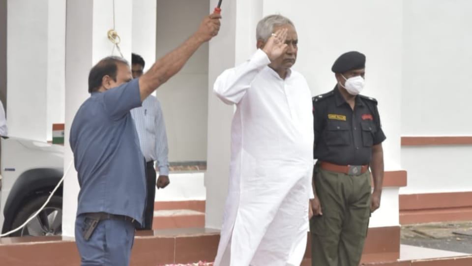 Bihar Cm Nitish Kumar announces 10 Lakh Jobs 20 Lakh Employment, Tejashwi Yadav