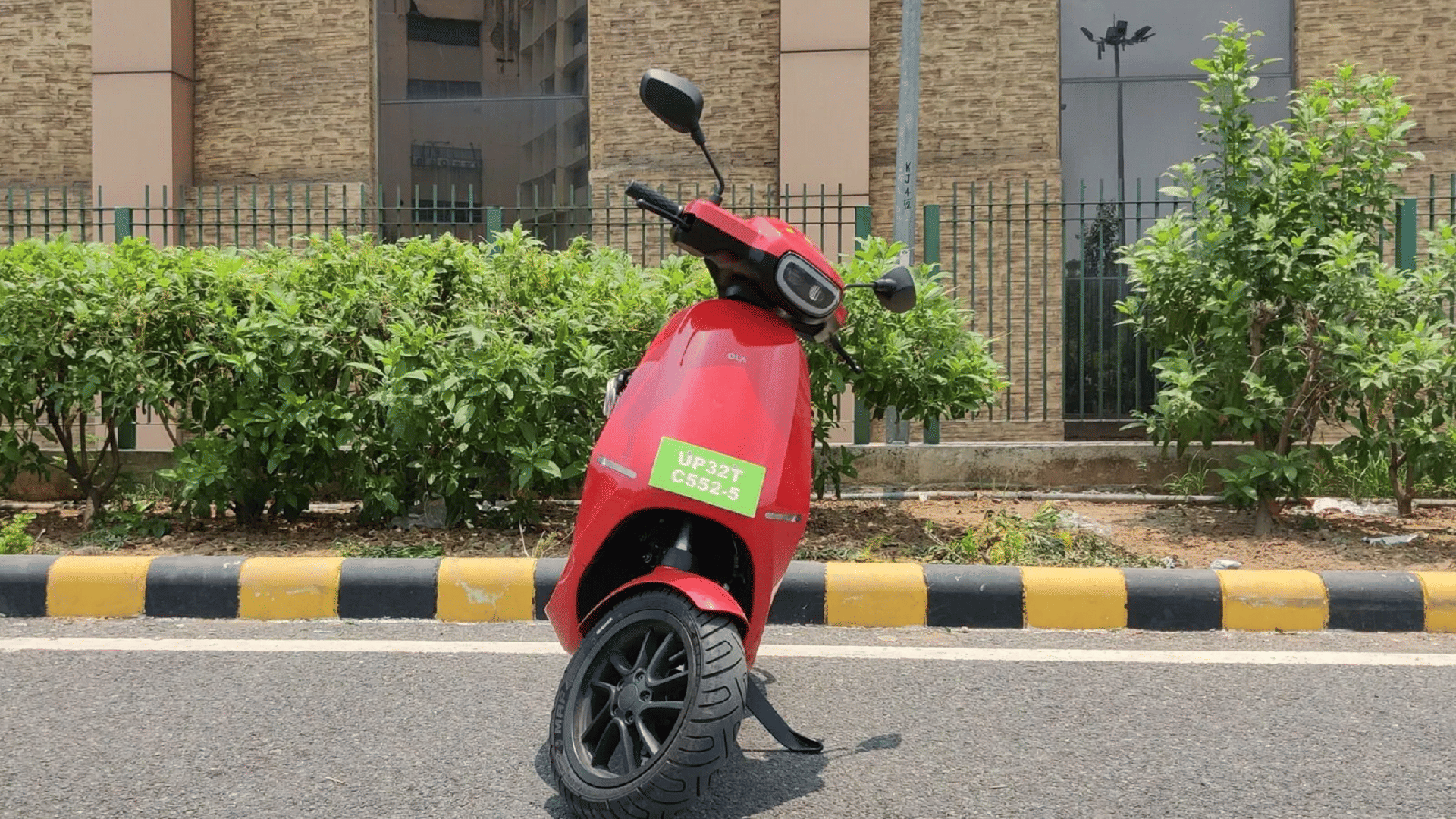 Ola Electric receives more than 10000 bookings for Ola S1 electric scooter on day one of purchase window