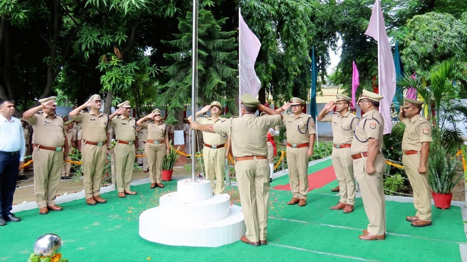 Tricolor yatras were taken out in Aligarh on occasion of Independence Day