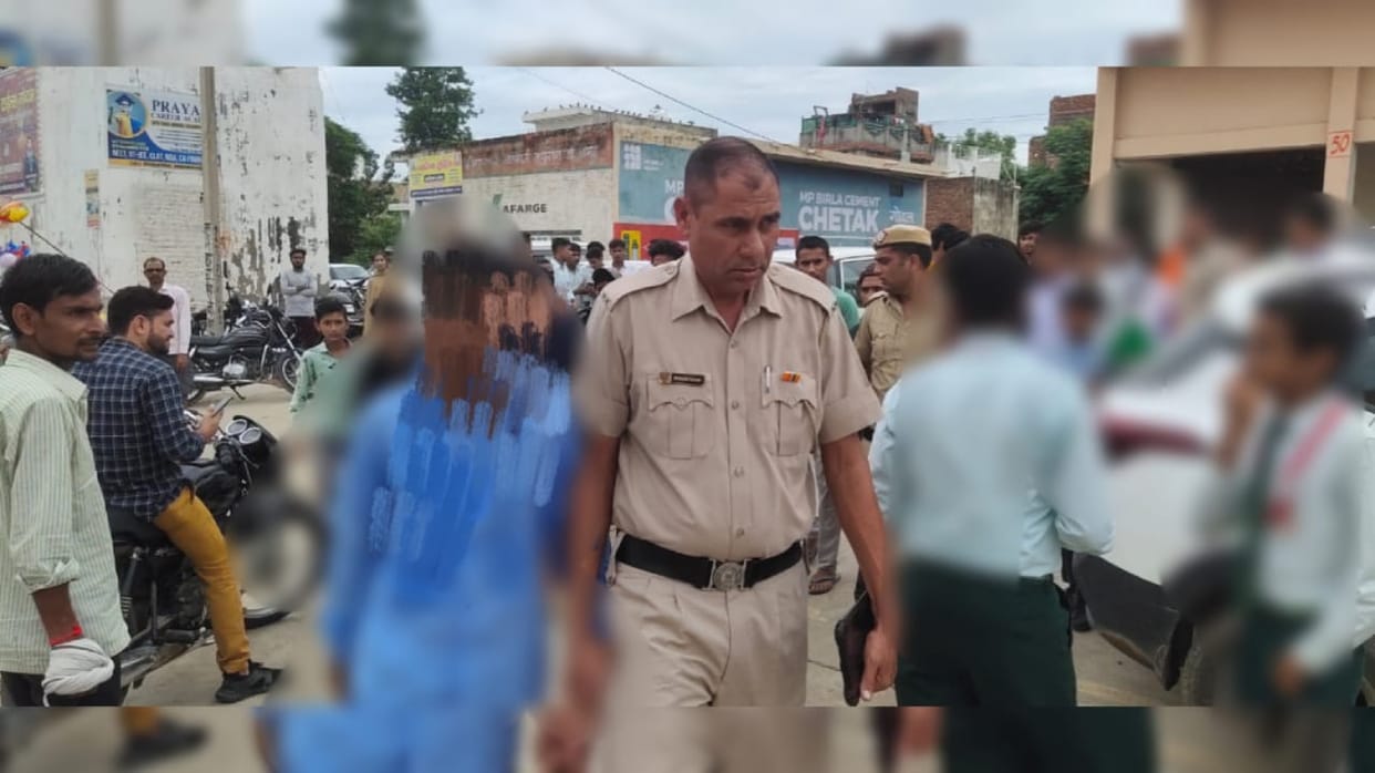 Stone pelting took place in student groups on the occasion of Independence Day celebration in Sonipat