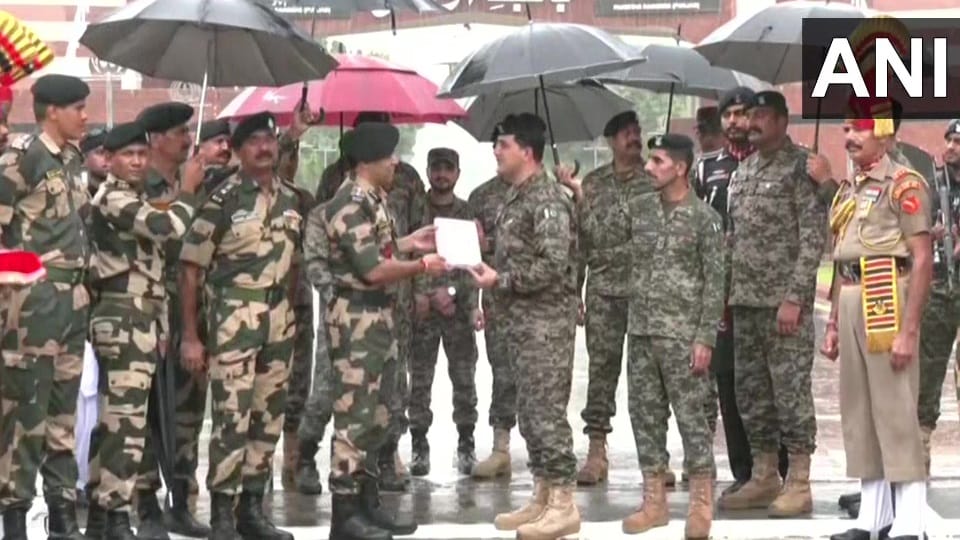 Border Security Force and Pakistan Rangers exchange sweets at Attari-Wagah border on Independence Day
