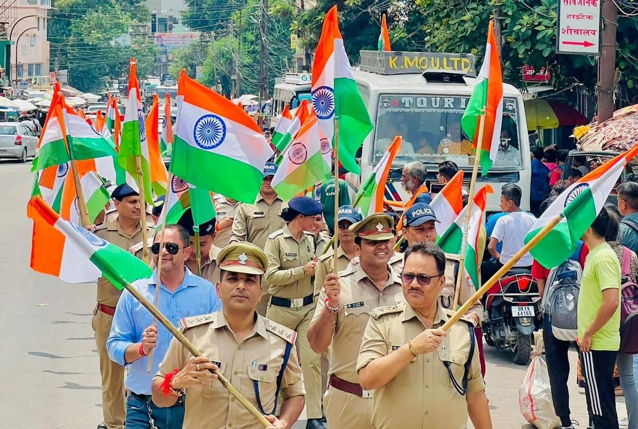 Various organizations took out the tricolor yatra