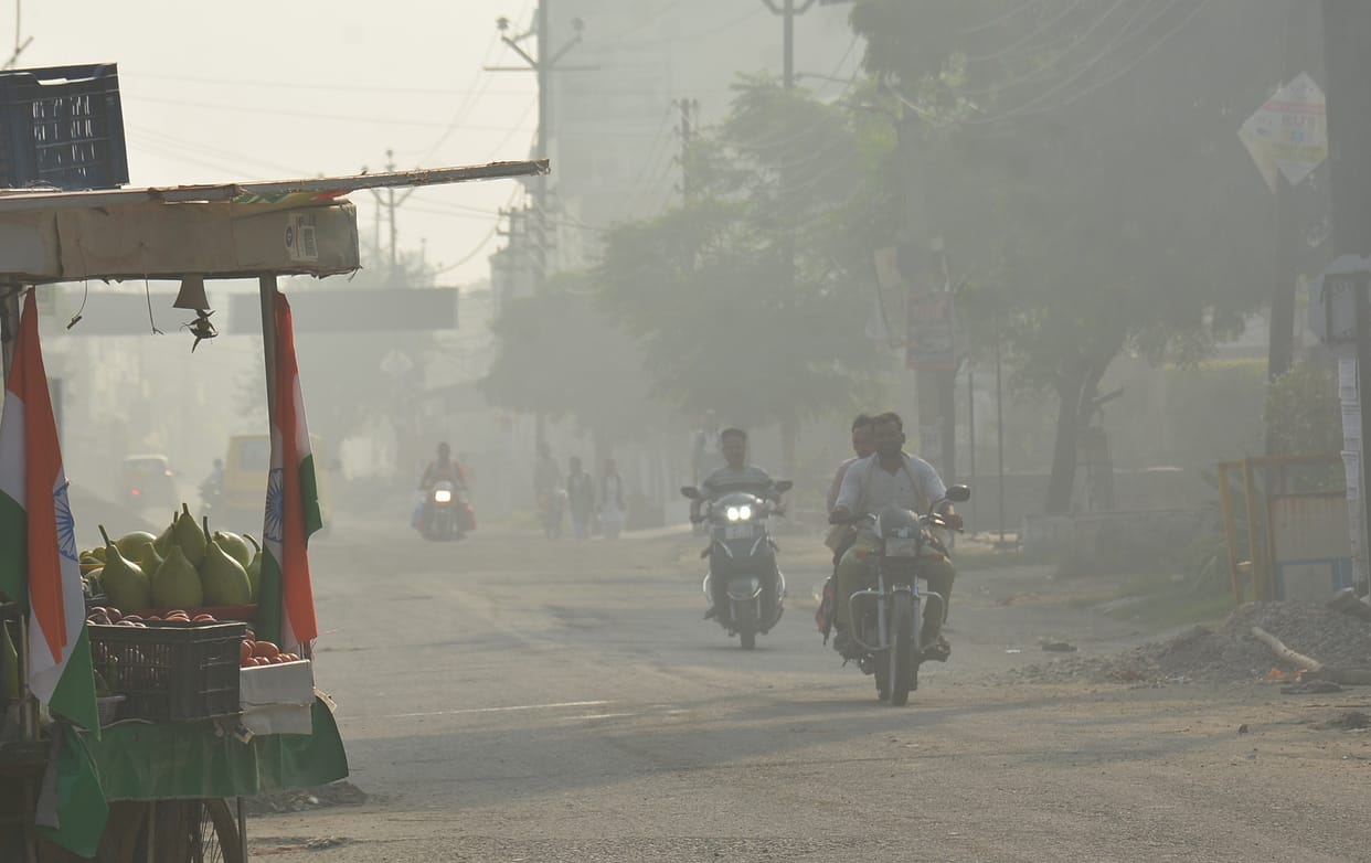 The weather changed many colors, smog in the morning, sunshine in the afternoon and drizzle in the evening