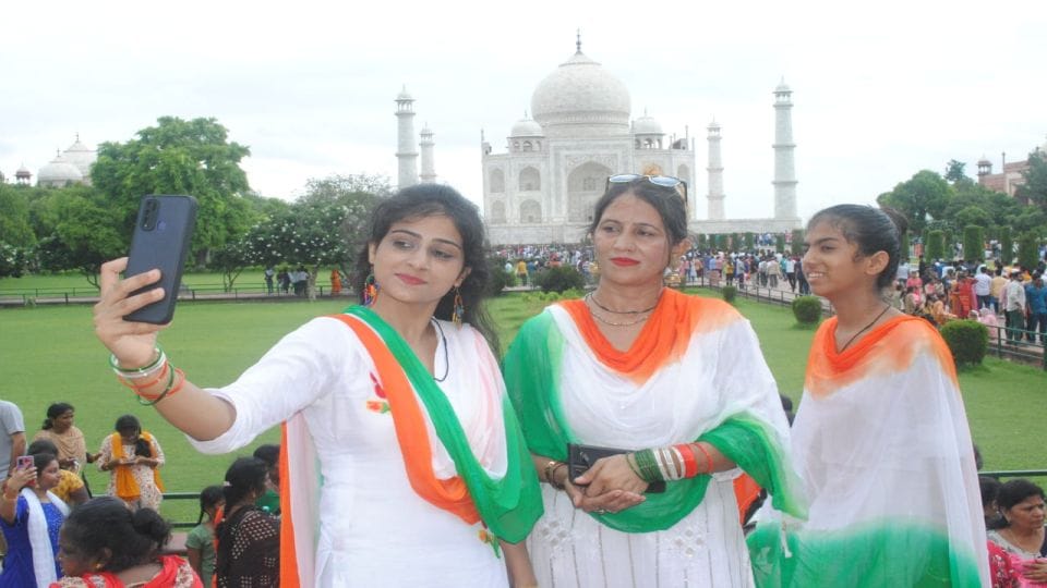 Huge crowd of tourists Tourists visited the Taj Mahal on Independence Day