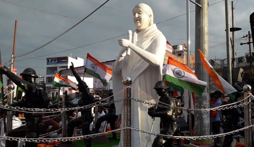 Statue of Bharat Ratna Lata Mangeshkar unveiled on the eve of Independence Day