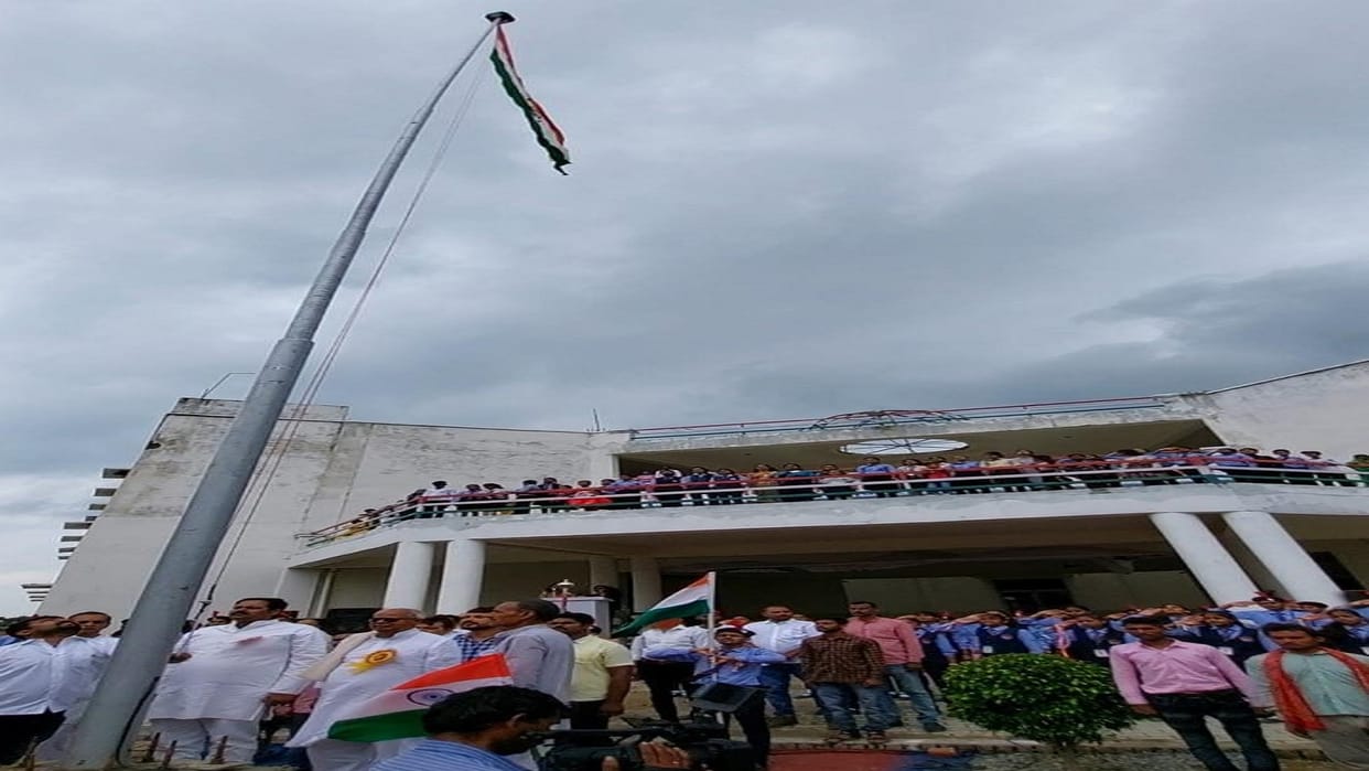 75 feet high tricolor hoisted in Convent School in varanasi