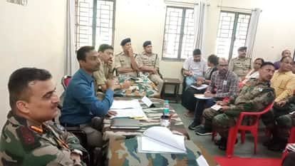 भर्ती के लिए तैयारियां करते अधिकारी