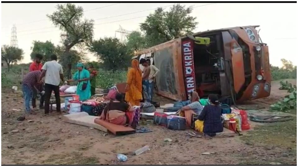 Bus Carrying 30 Pilgrims Going To Dwarka Overturns 10 Injured Churu