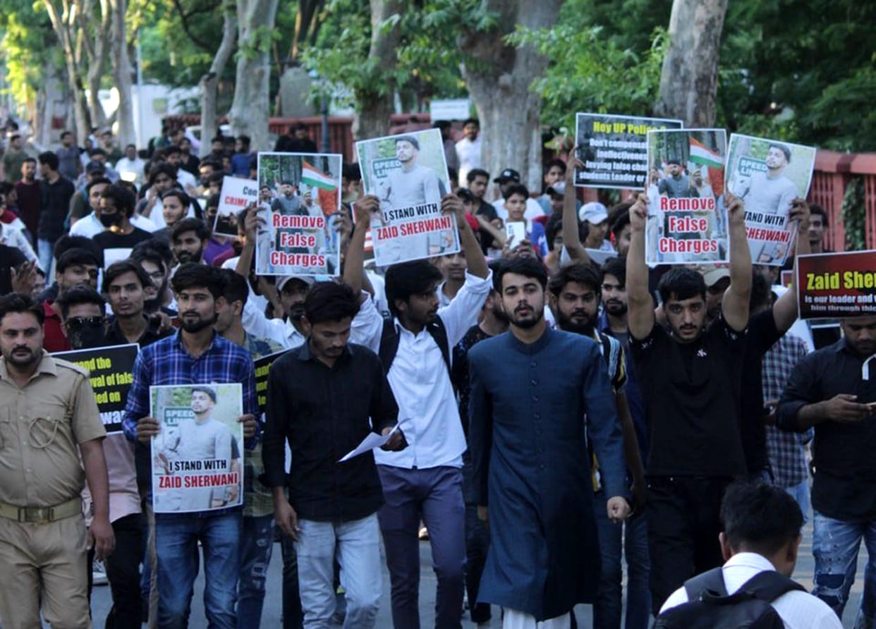 Aligarh: Students protest for filing fake case in AMU