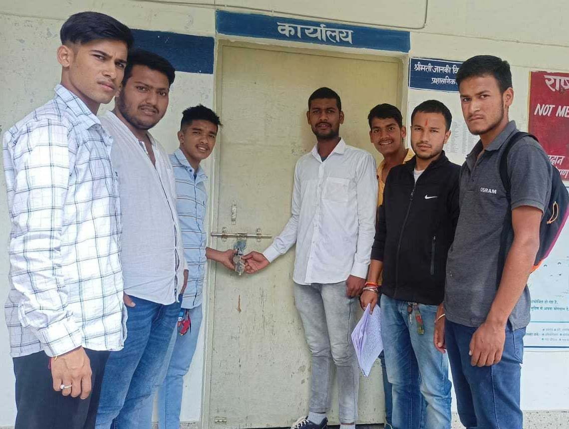 students locked in degree college