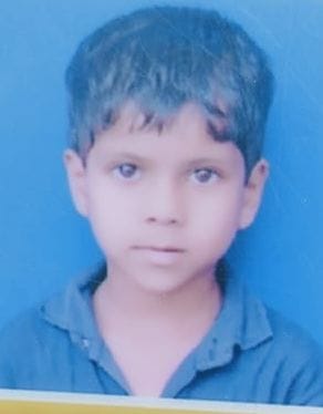 Hathras: School going child dies after e-rickshaw overturns