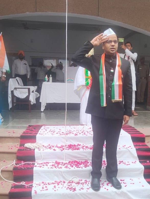 Hathras: Tricolor hoisted proudly at government offices and offices of political parties