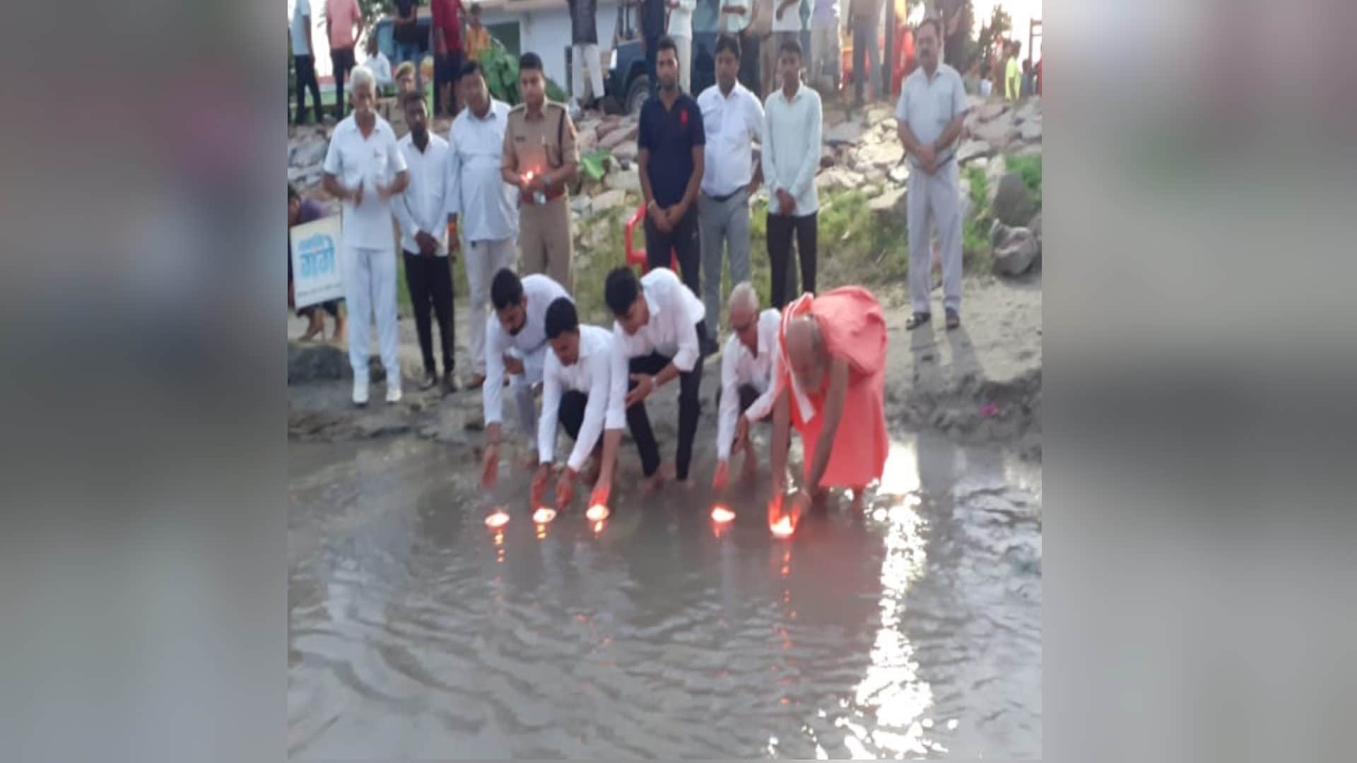 Ganga Maha Aarti started today in the historical city Hastinapur in Meerut