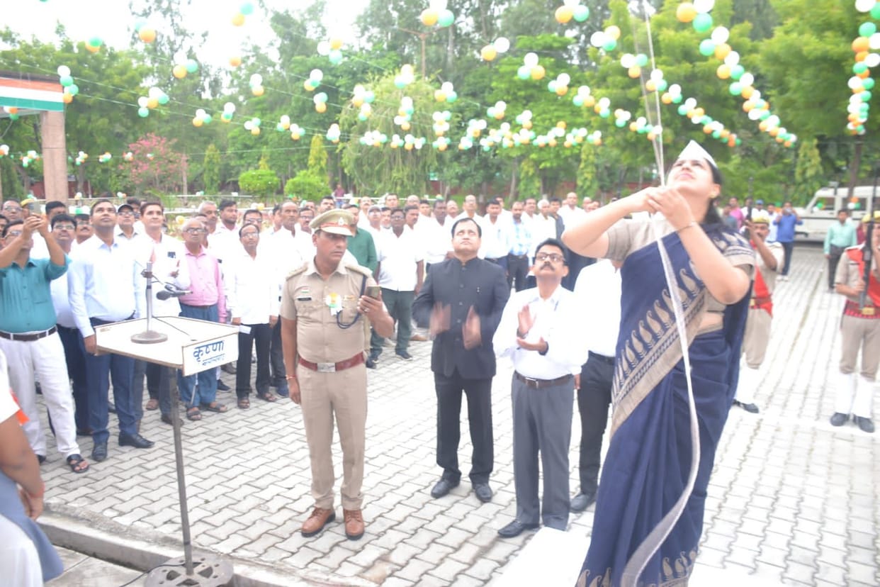 Tricolor hoisted in every house, people saluted