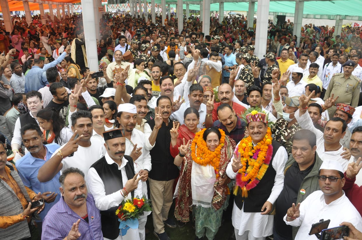Congressmen roared in the rath maidaan, the election ruckus filled