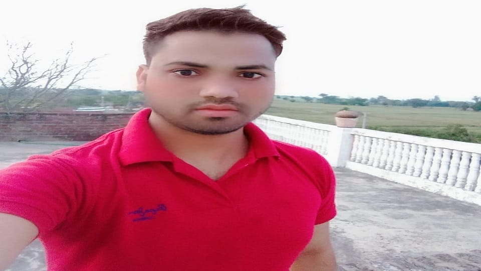 Bike rider dies after falling due to pothole in Mainpuri