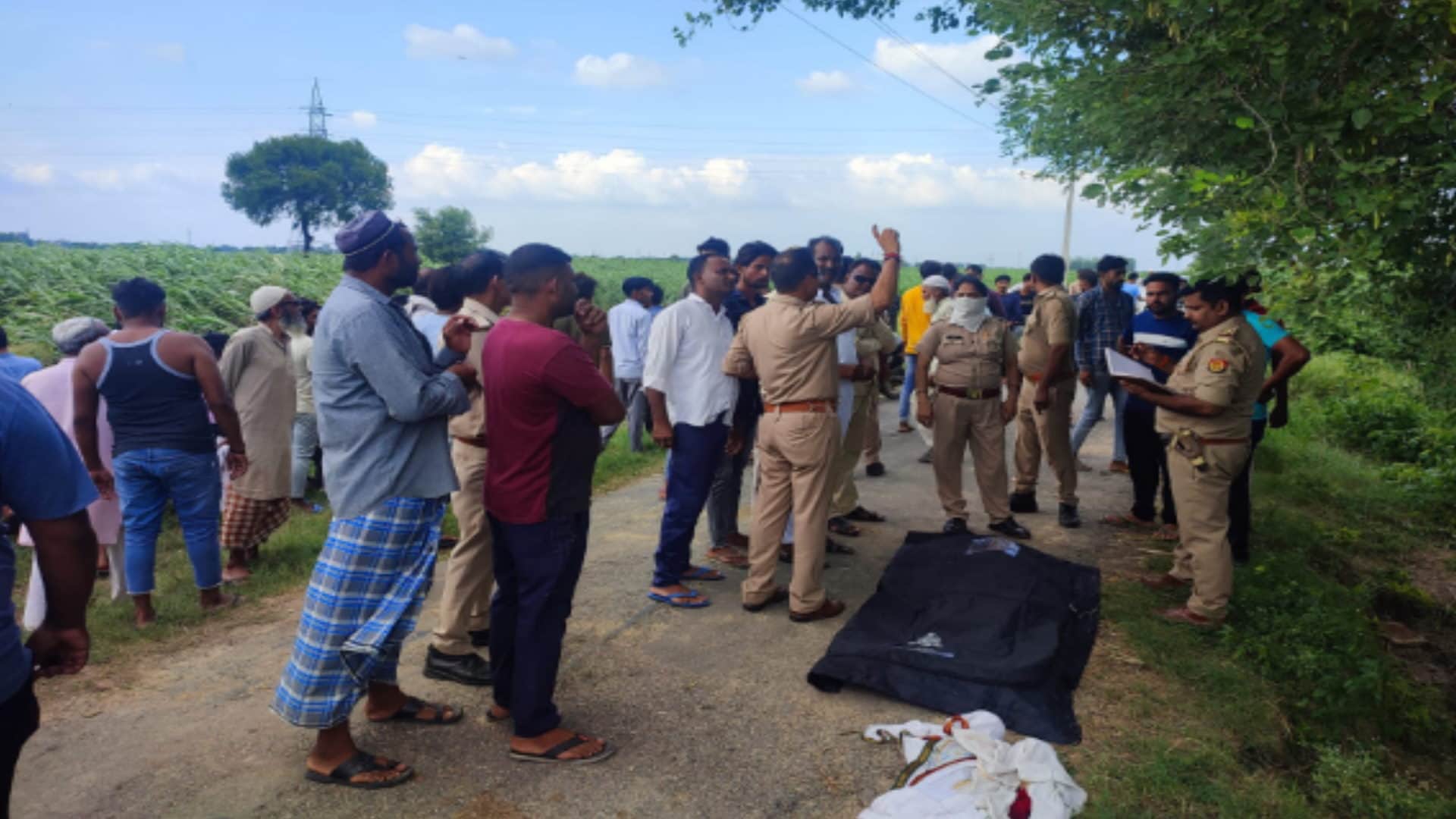Triple Suicide Case: A Woman suicide by hanging with two two daughters in kharkhauda of Meerut