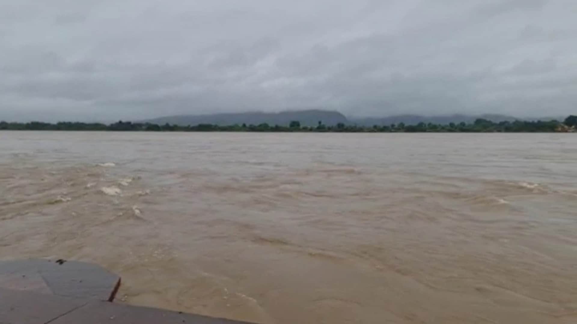 Due to rain in Madhya Pradesh, rivers and streams in spate including Narmada, Chambal, contact with many distr