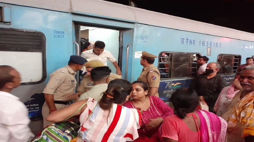 taj express train stands for two hours at mathura station after information about bomb