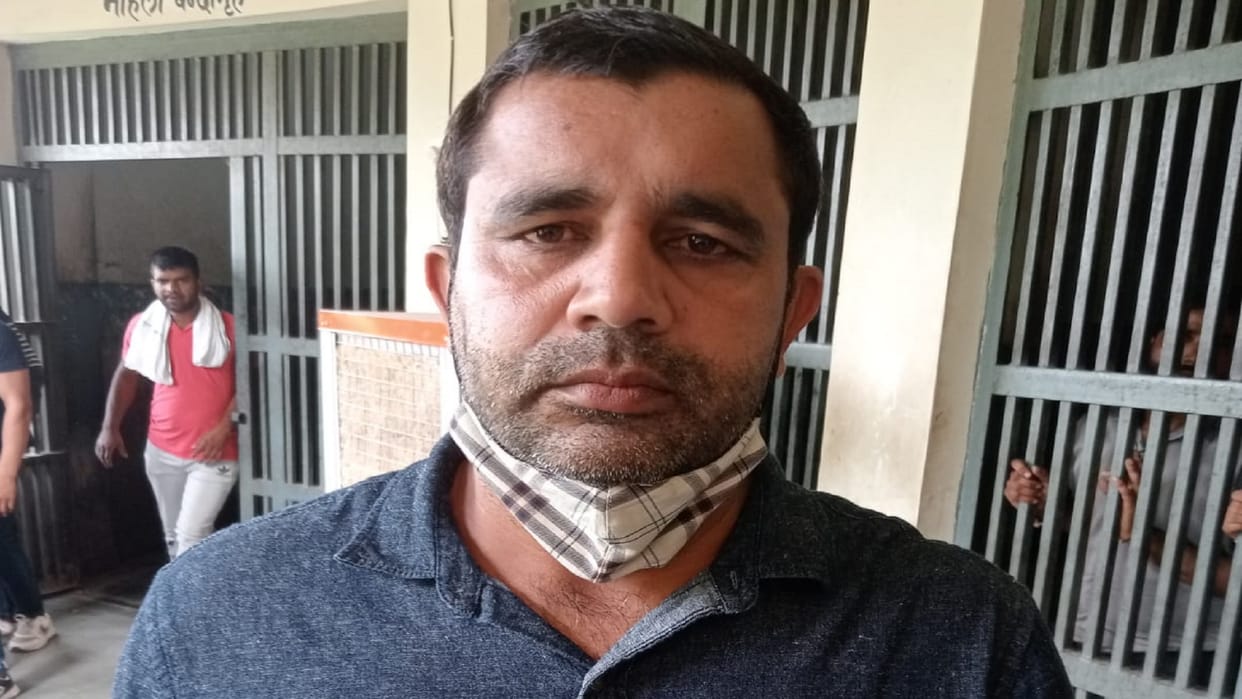 Hapur Murder Accused shot dead outside the court in Hapur, policeman also injured