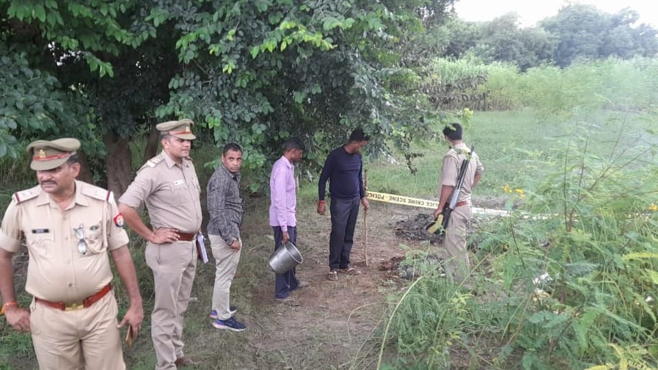 Murder case registered in case of husband and wife death in Agra