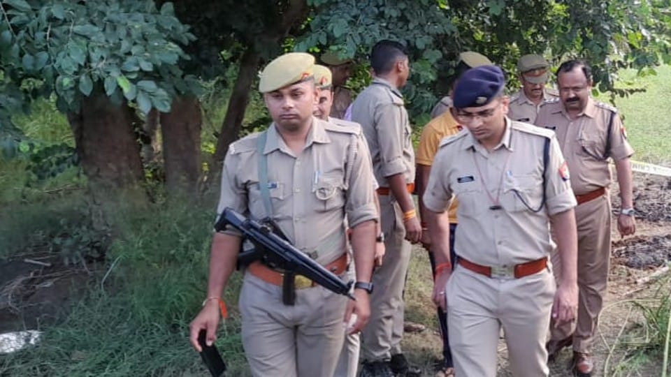 Murder case registered in case of husband and wife death in Agra