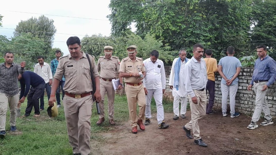 Murder case registered in case of husband and wife death in Agra