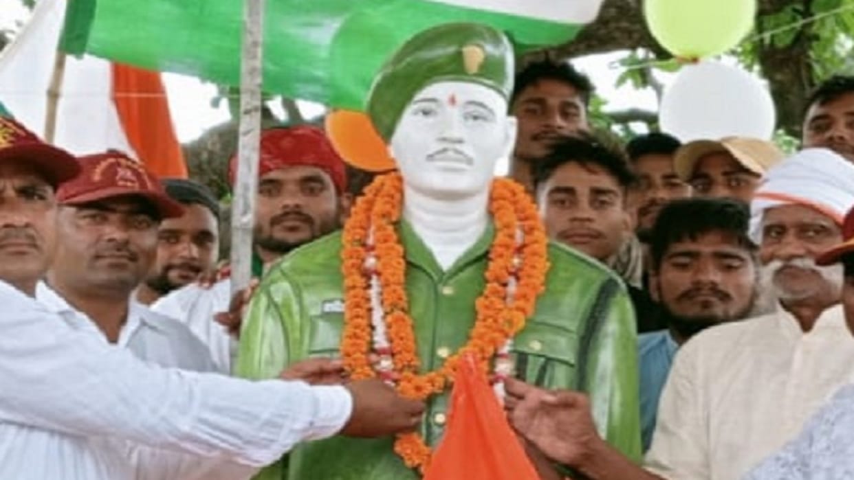 Tribute paid to martyr Rajesh Yadav villagers remembered in varanasi