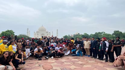 18 thousand tourists visited the Taj Mahal on Tuesday