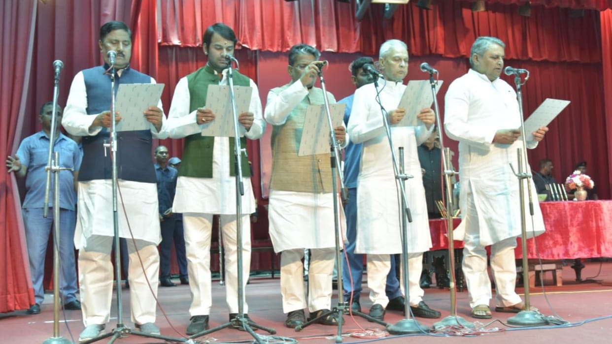 Bihar Cabinet Expansion know why tej pratap yadav take oath of minister in group of mla