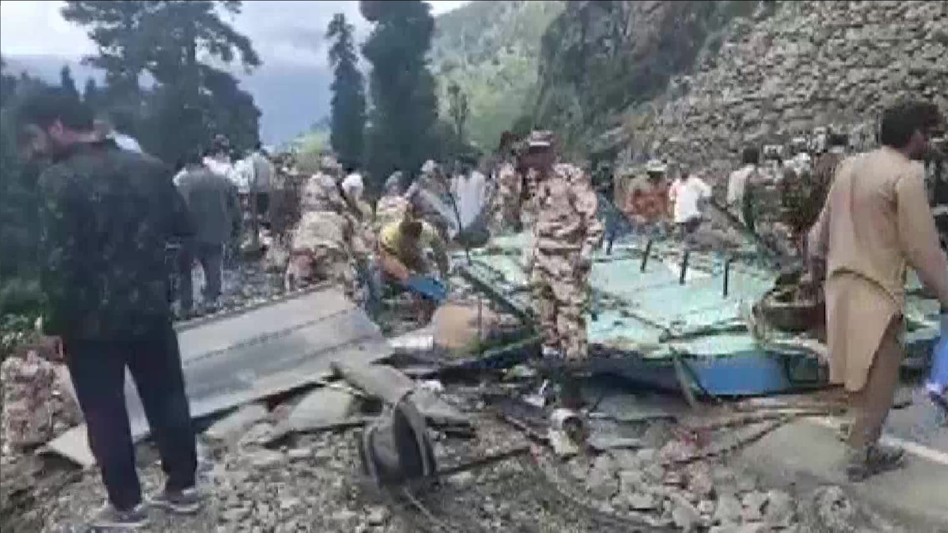 Pahalgam Accident 37 itbp and jammu kashmir police in bus seven died
