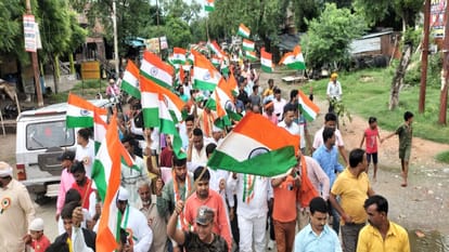 Grand tricolor journey of traders market resonated with Vande Mataram in varanasi