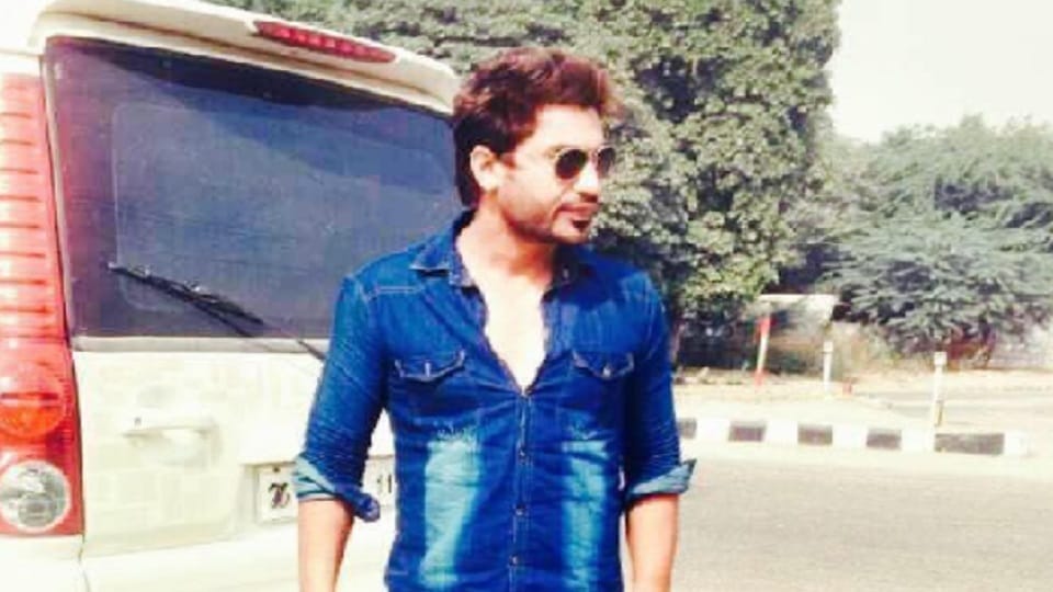 Hapur News: Prisoner gunned down at the gate of the court, a soldier injured
