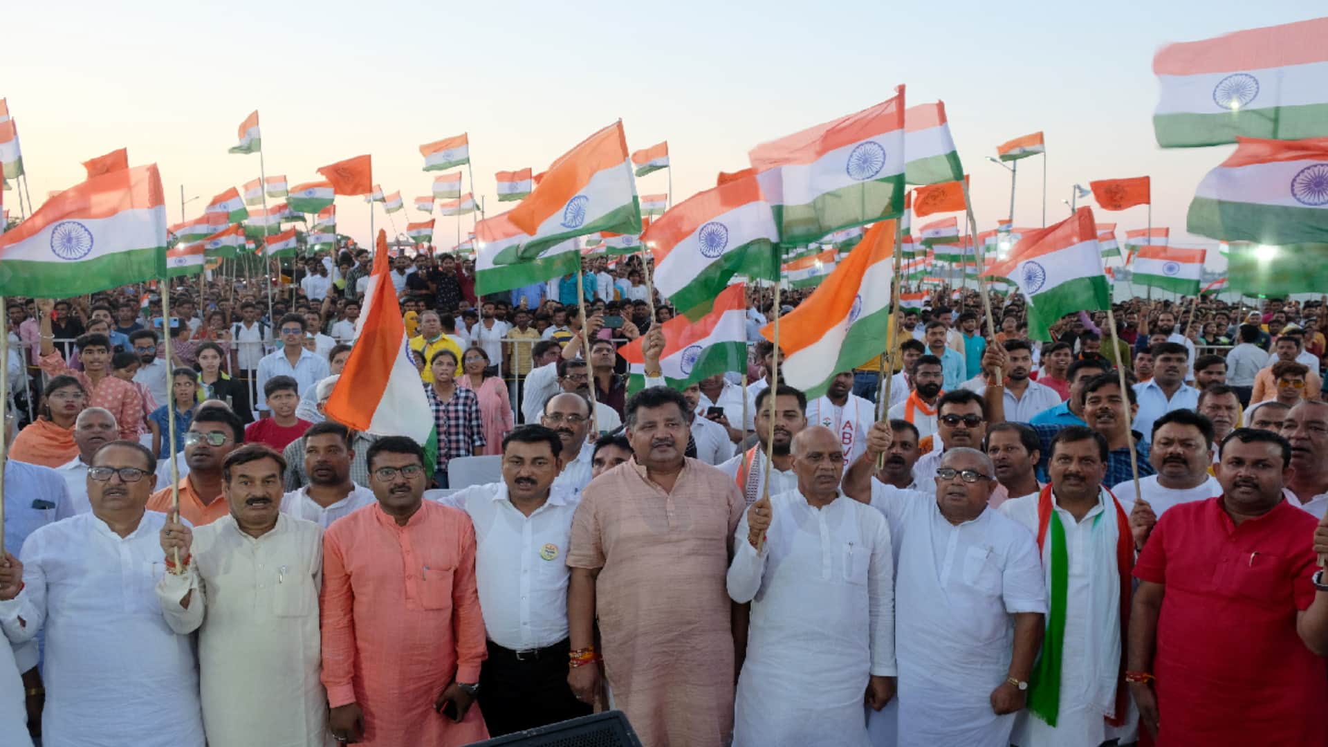 About one lakh people sang national anthem on Ramgarh Tal Gorakhpur