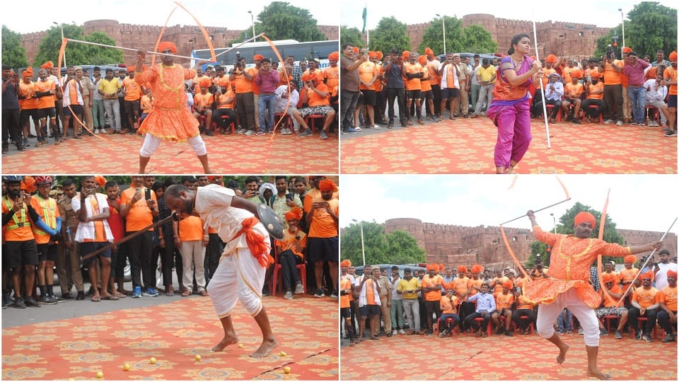 Garuda udaan yatra from Agra to Maharashtra depart with one Thousand Runners And Horsemen